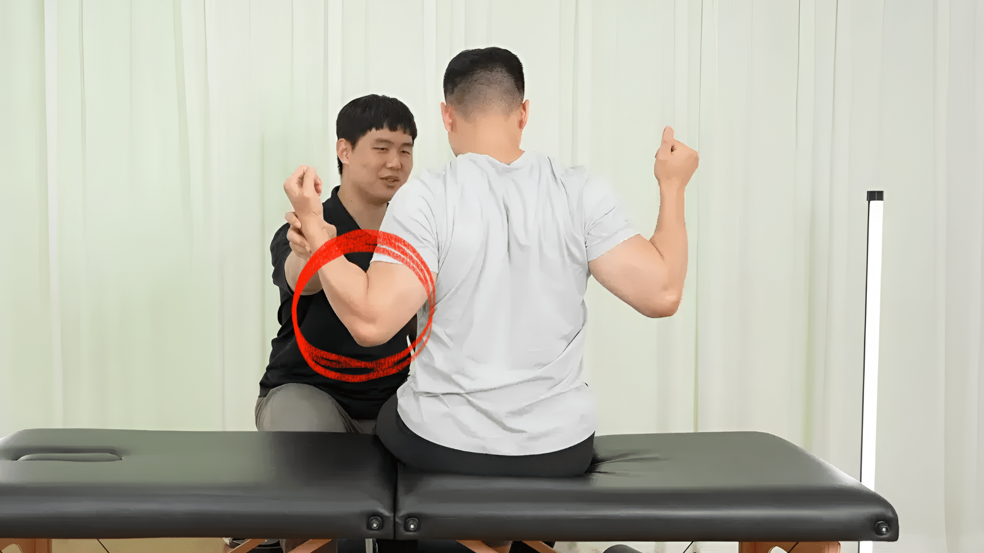 극하근 인지 전후 비교 — 좌측 랫풀다운 가동범위 개선